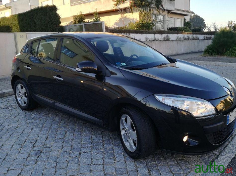 2010' Renault Megane photo #1