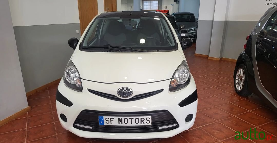 2012' Toyota Aygo photo #6