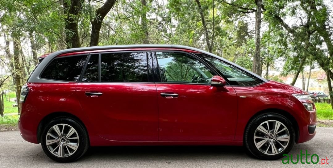 2015' Citroen C4 Grand Picasso photo #6