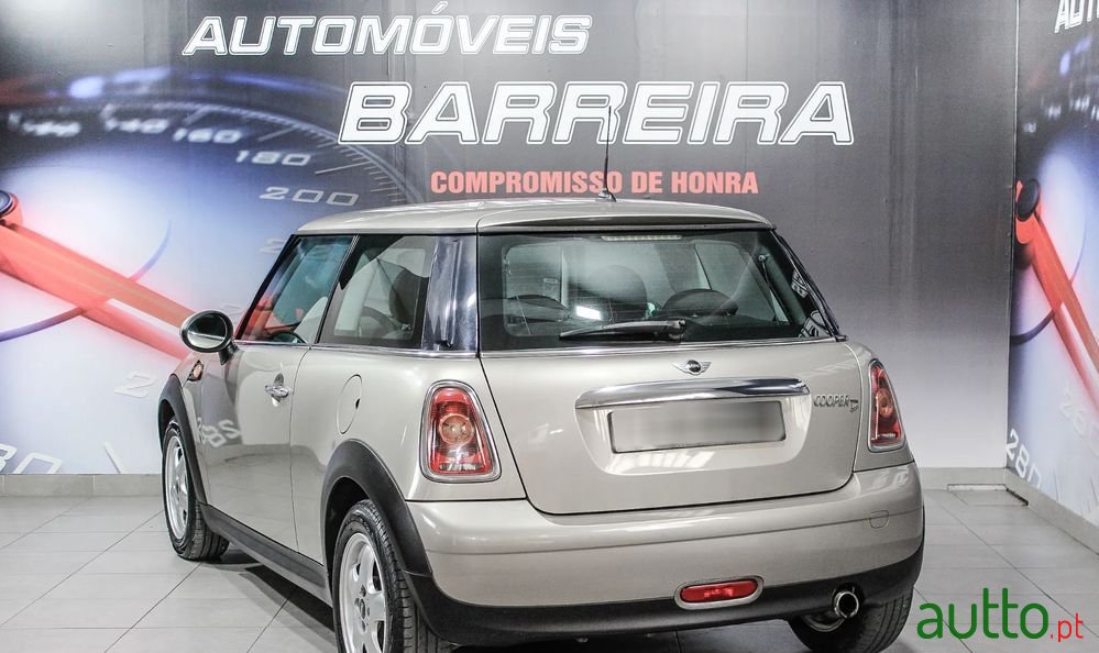 2009' MINI Cooper D photo #2