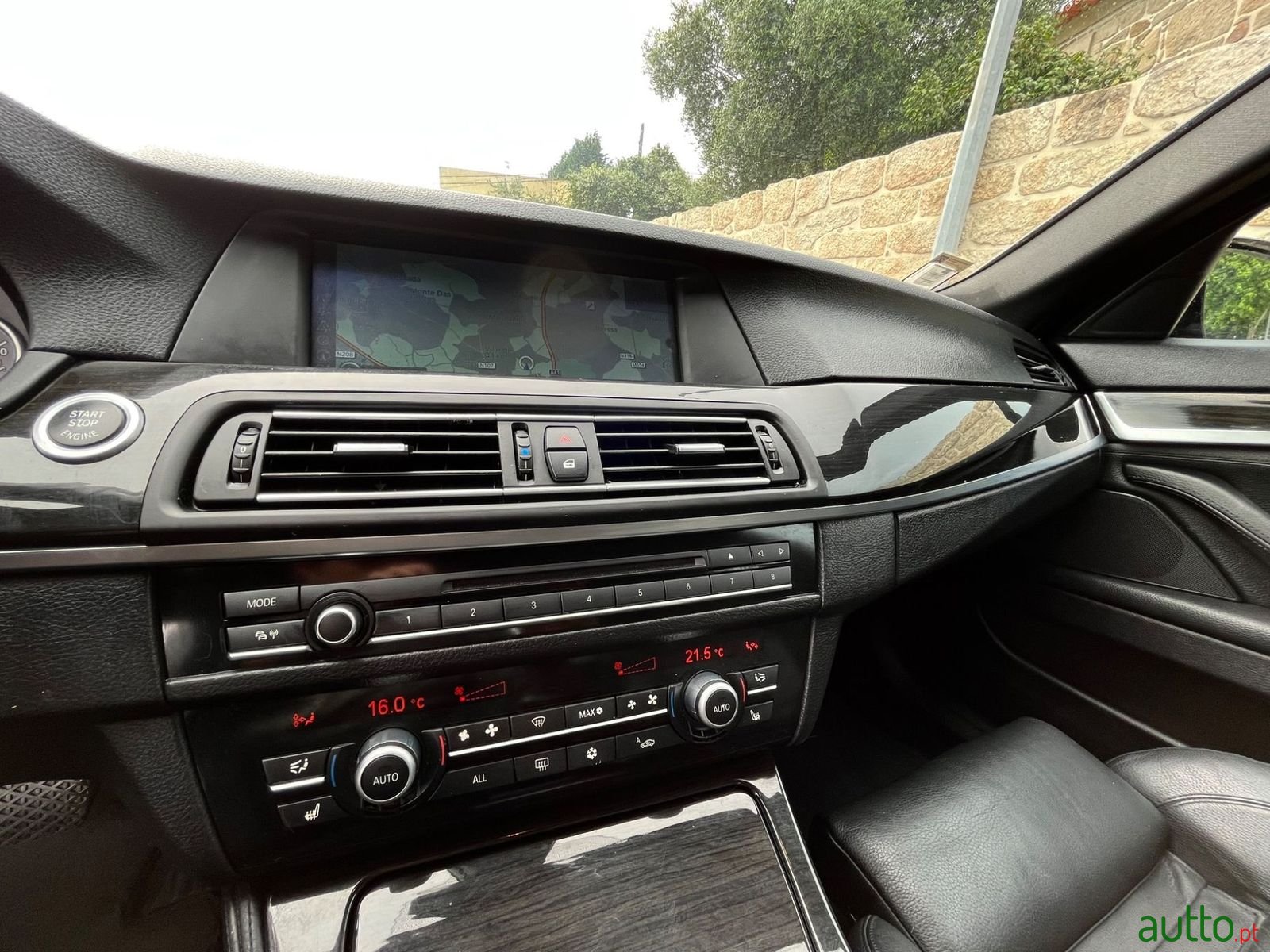 2011' BMW 520 photo #5