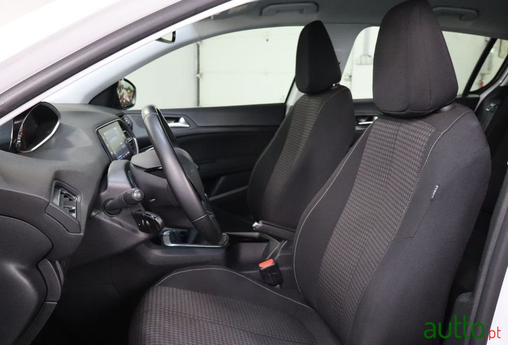 2019' Peugeot 308 photo #5