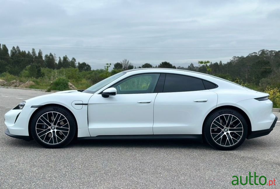 2021' Porsche Taycan photo #4