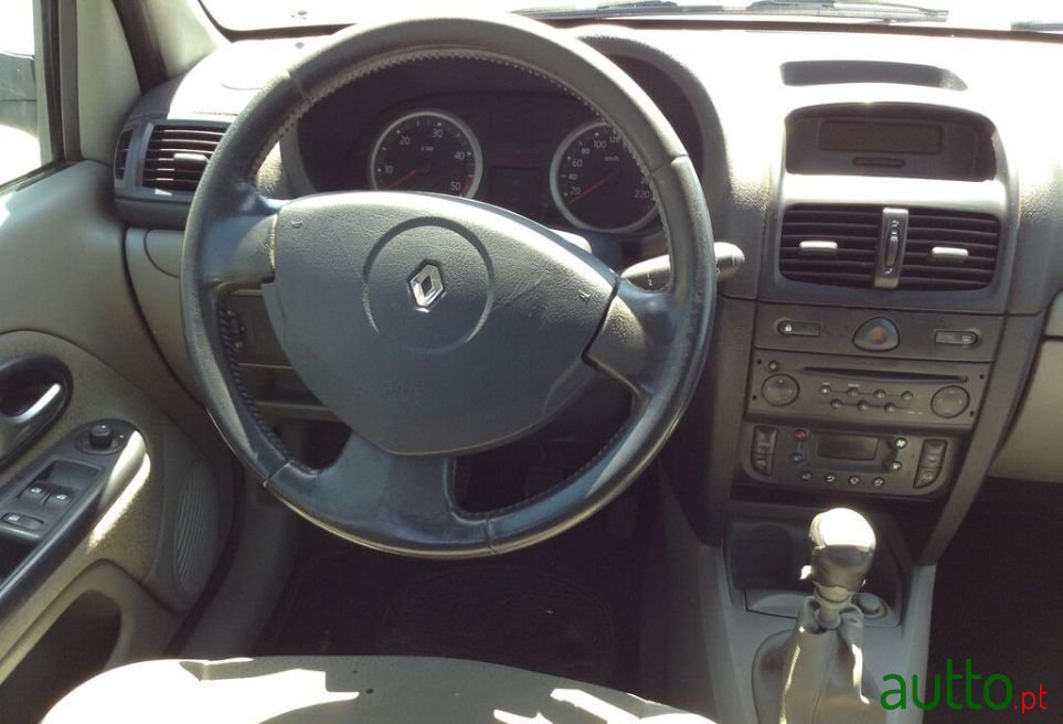 2004' Renault Clio photo #5