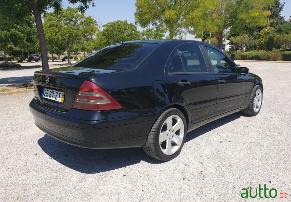2004' Mercedes-Benz C-220 photo #6