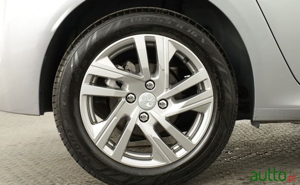 2020' Peugeot 208 photo #5