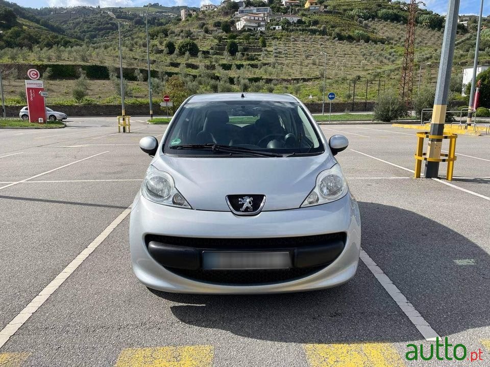 2006' Peugeot 107 photo #1