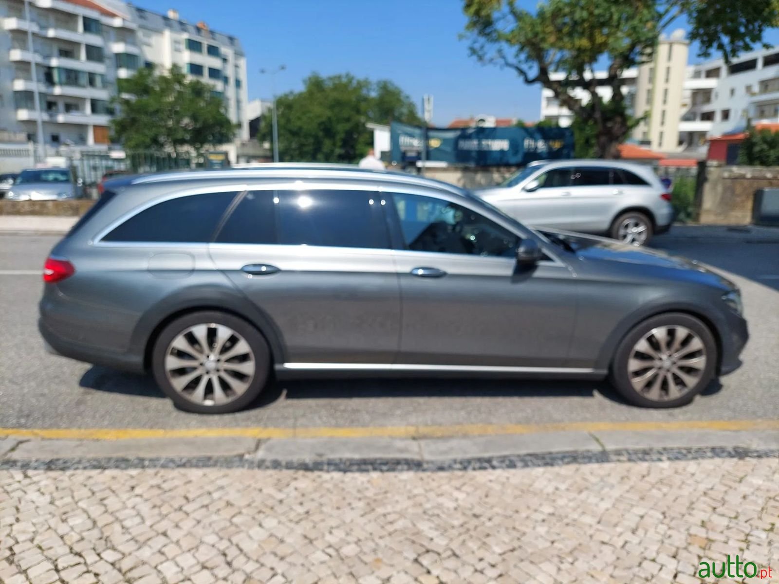 2017' Mercedes-Benz E-220 photo #3