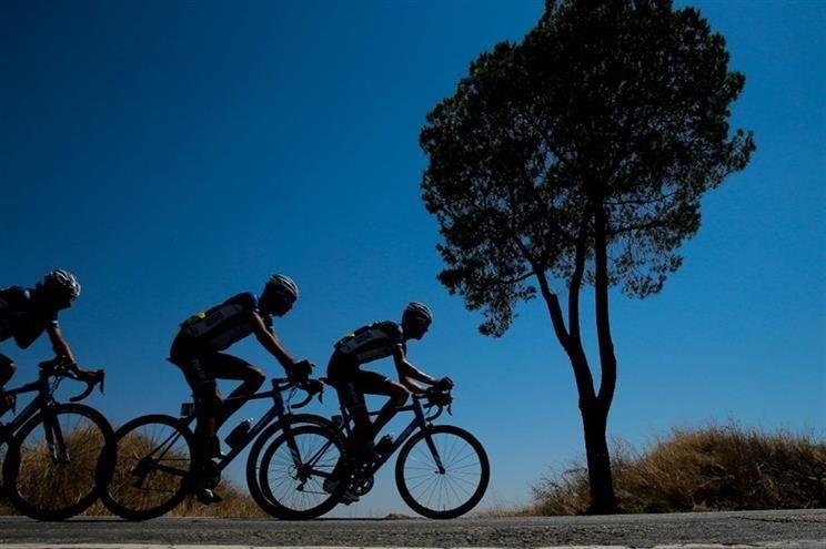 Volta a Portugal em bicicleta deixa trânsito de Lisboa condicionado