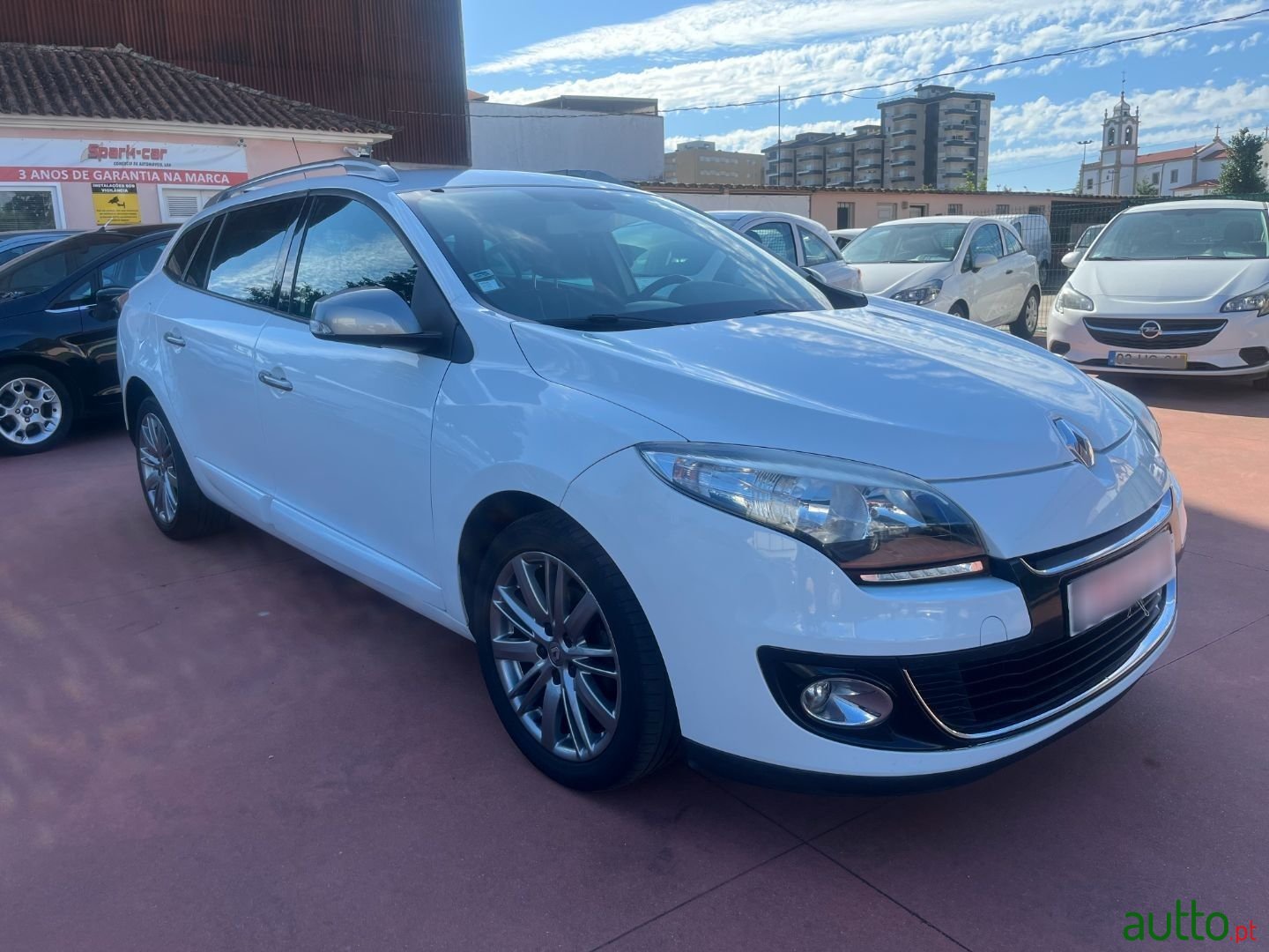 2013' Renault Megane Sport Tourer photo #2