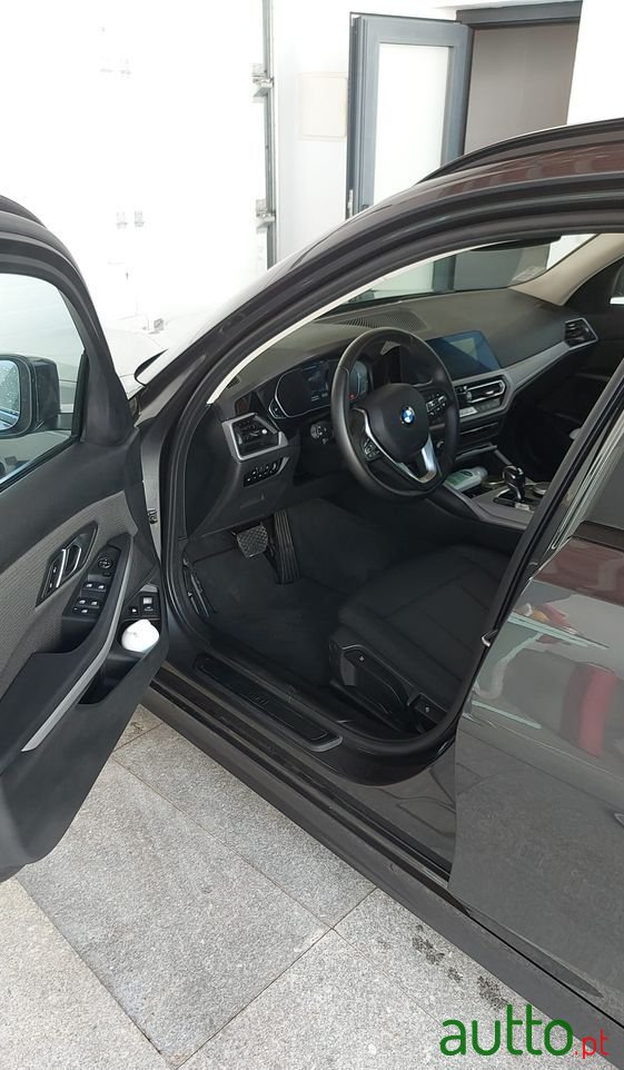 2021' BMW 330 photo #3