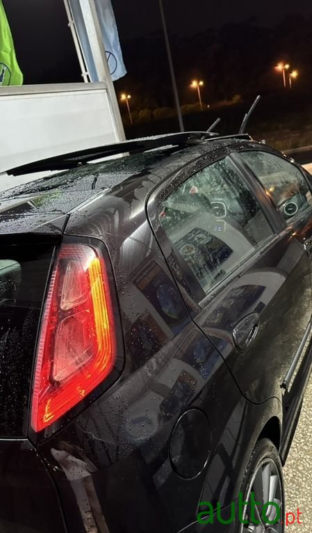 2010' Fiat Punto Evo photo #3