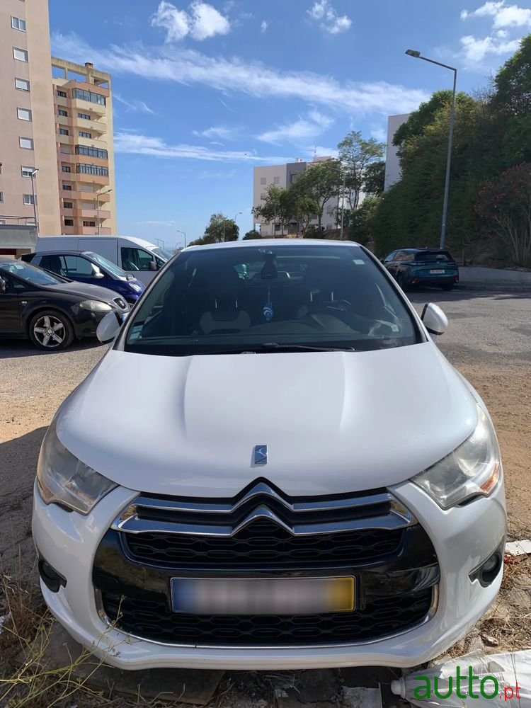 2012' Citroen DS4 photo #3