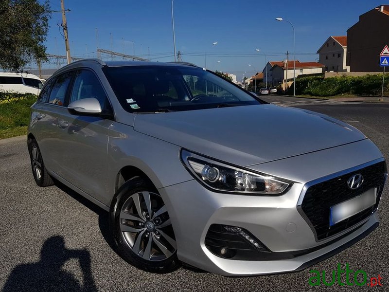 2019' Hyundai i30 Sw photo #3