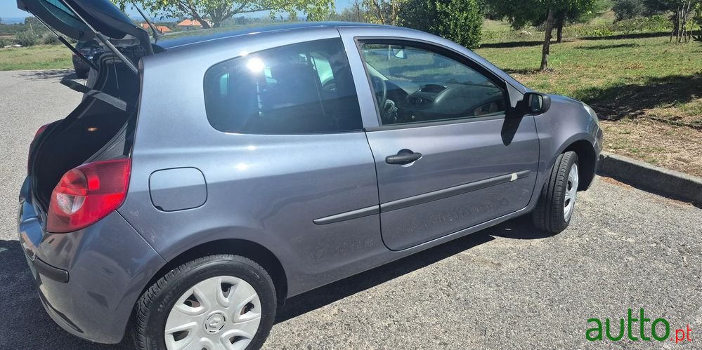 2008' Renault Clio photo #5