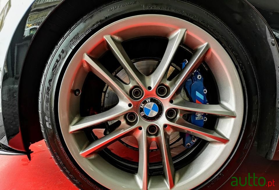 2011' BMW 118 photo #5