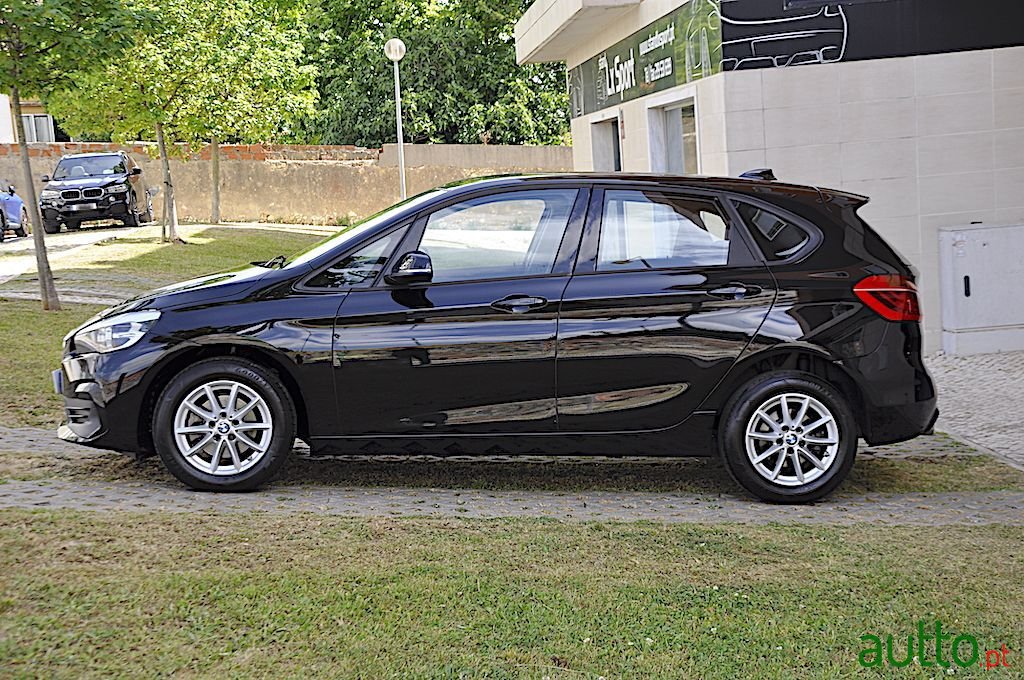 2018' BMW 216 Active Tourer photo #3