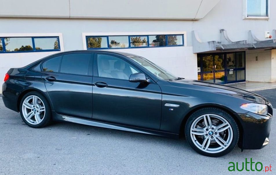 2012' BMW 520 photo #1