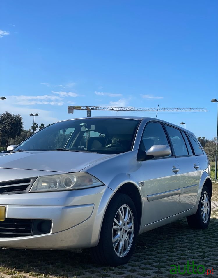 2008' Renault Megane Break photo #2