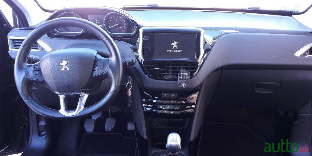 2016' Peugeot 2008 photo #1