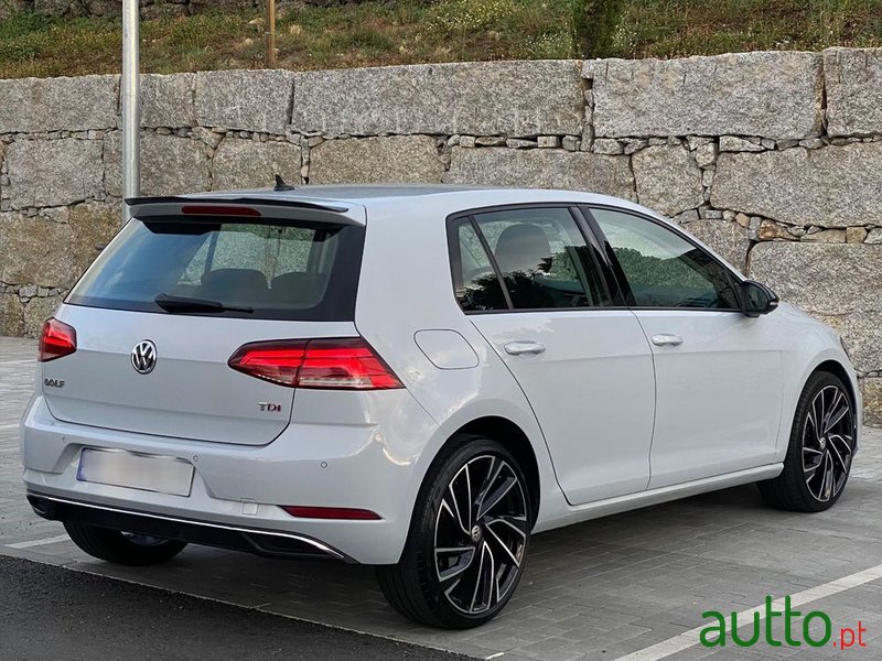 2017' Volkswagen Golf photo #3
