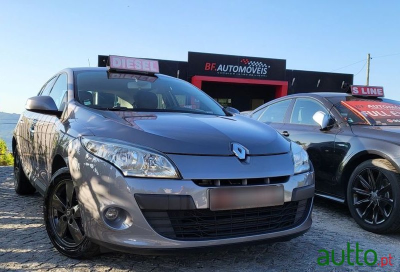 2010' Renault Megane Ver-1-5-Dci-Dynamique photo #1