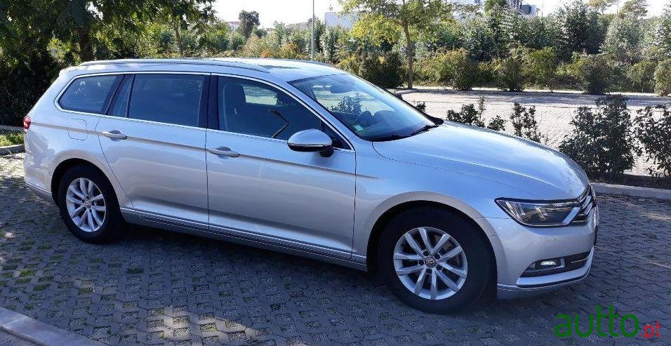 2015' Volkswagen Passat Variant photo #2