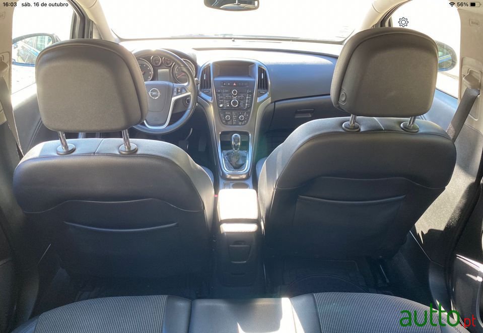 2012' Opel Astra Sport Tourer photo #4