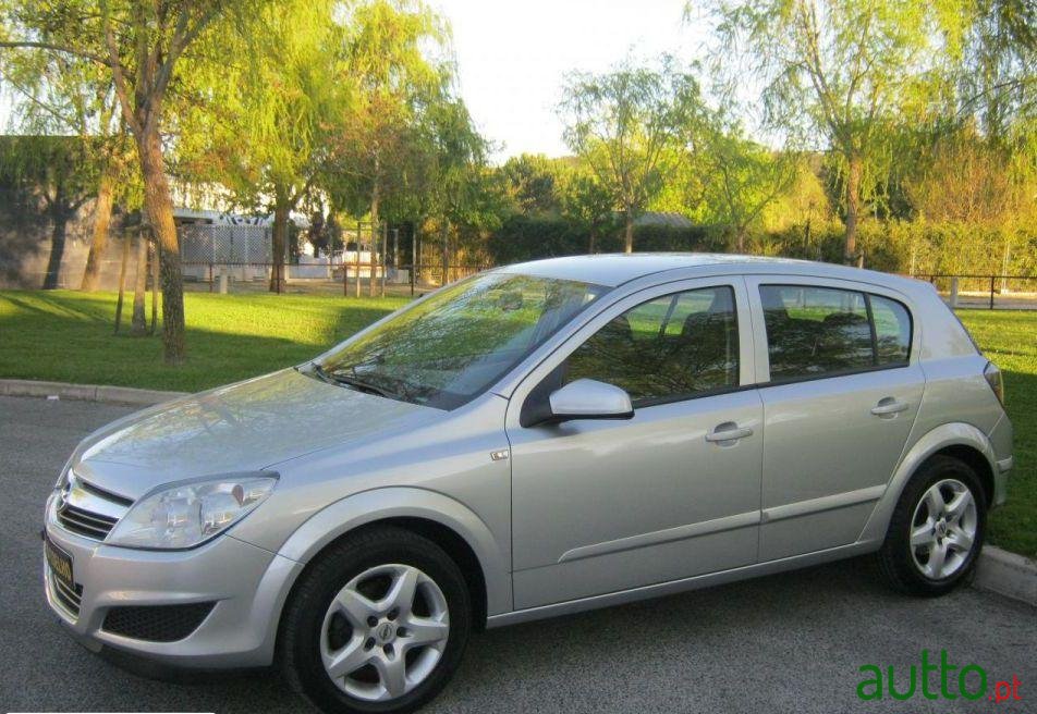 2006' Opel Astra 1.3 Cdti Cosmo photo #2