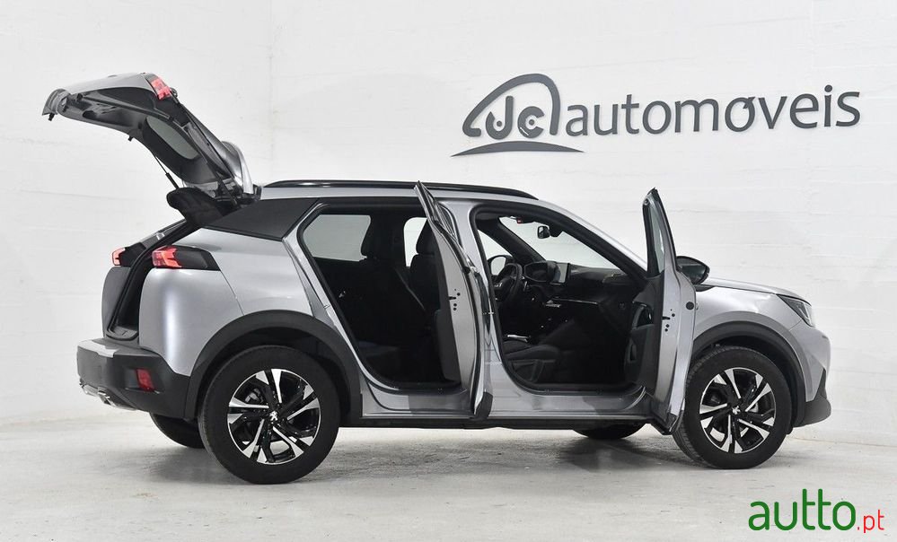 2023' Peugeot 2008 photo #6