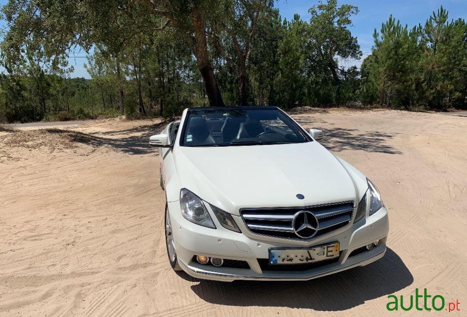 2010' Mercedes-Benz 220 photo #2