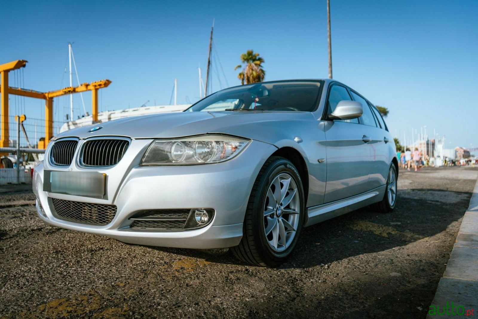 2011' BMW 320 photo #6