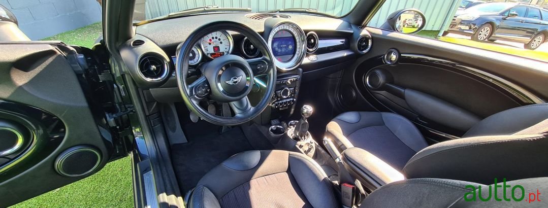 2013' MINI Cabrio D photo #5