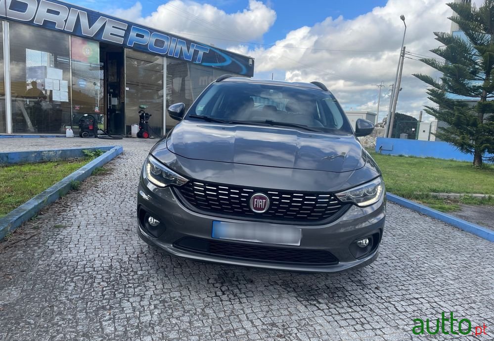 2020' Fiat Tipo Station Wagon photo #2