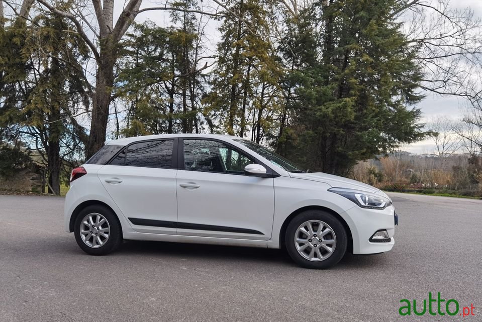 2016' Hyundai i20 photo #2