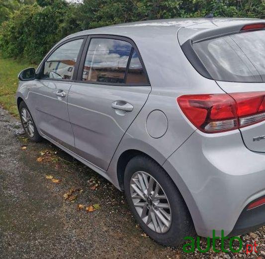 2017' Kia Rio photo #2