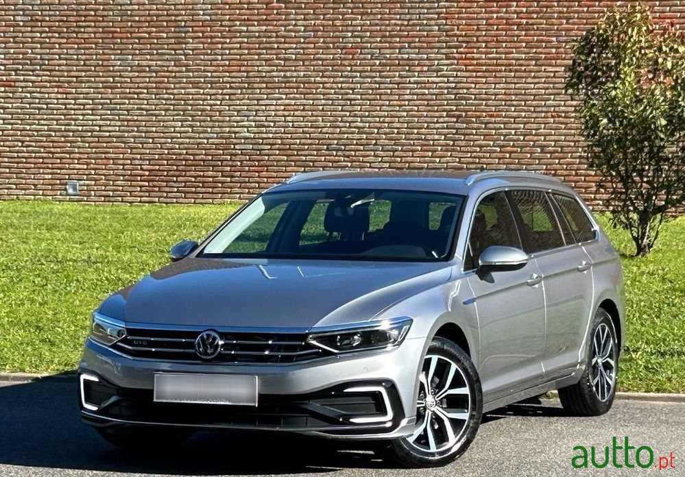 2019' Volkswagen Passat Variant photo #4