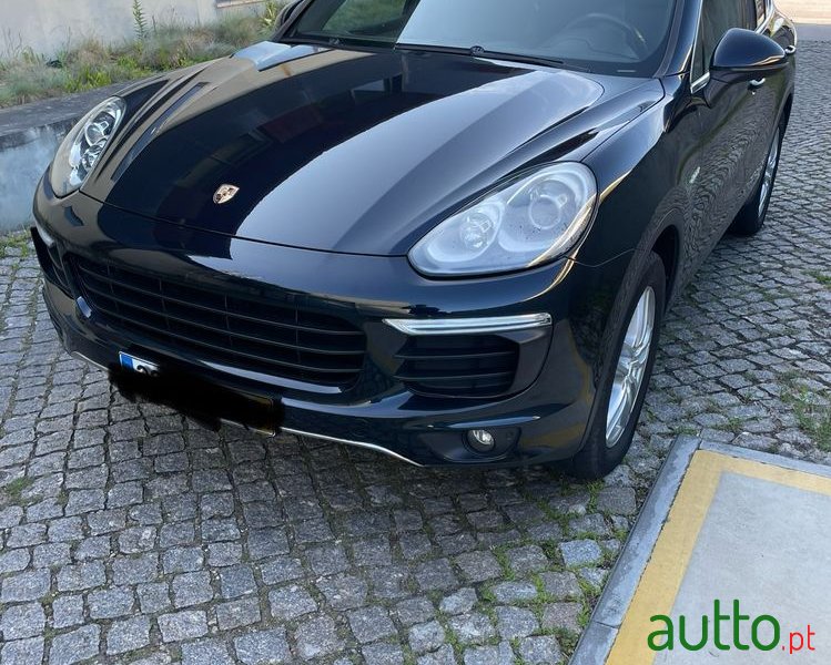 2015' Porsche Cayenne S Hybrid photo #6