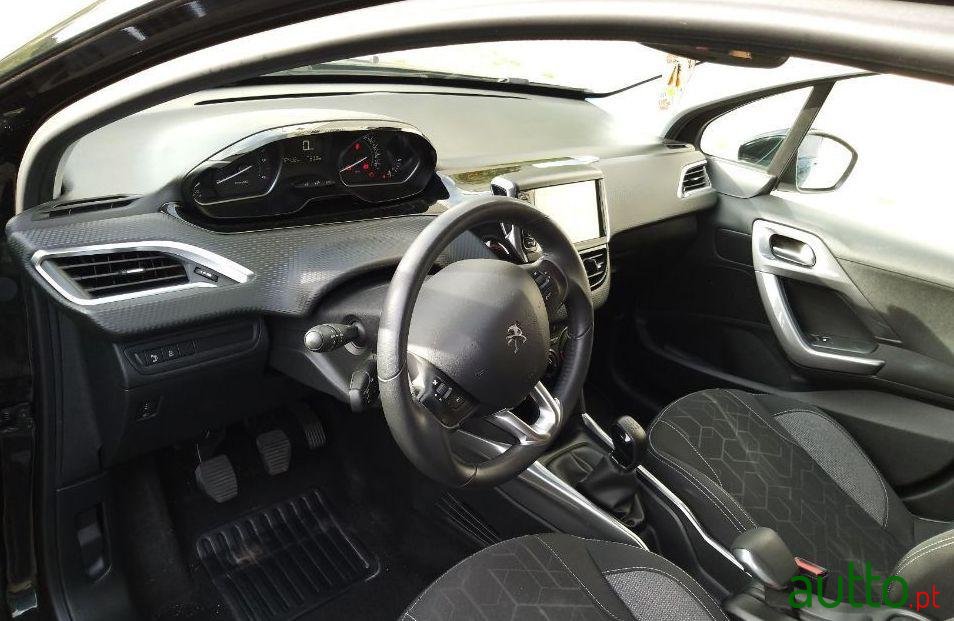 2016' Peugeot 2008 Style photo #4