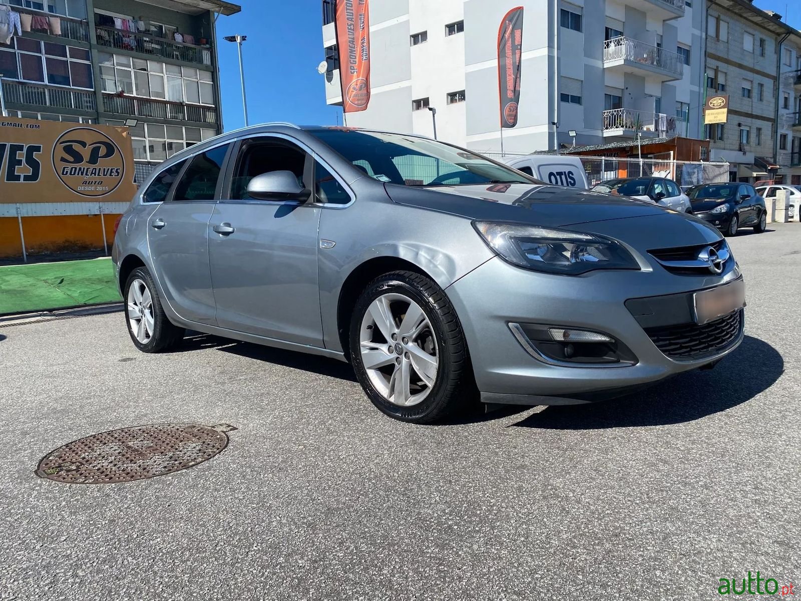 2013' Opel Astra Sports Tourer photo #5