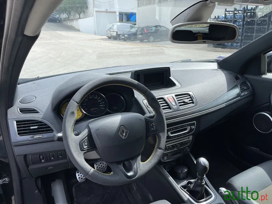 2010' Renault Megane photo #2