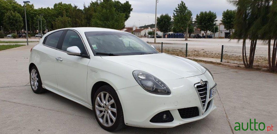 2010' Alfa Romeo Giulietta photo #2