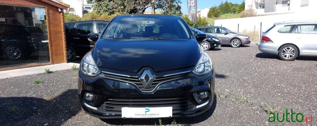 2019' Renault Clio photo #2