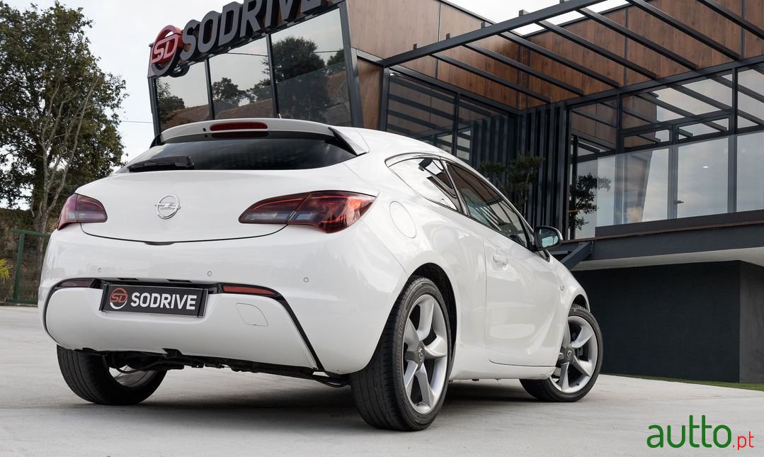 2016' Opel Astra Gtc photo #3