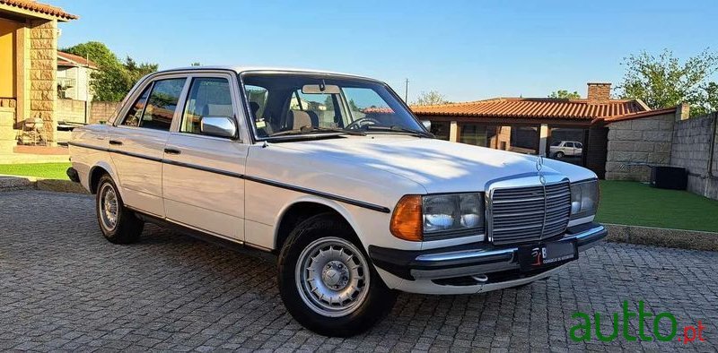 1982' Mercedes-Benz 240 photo #1