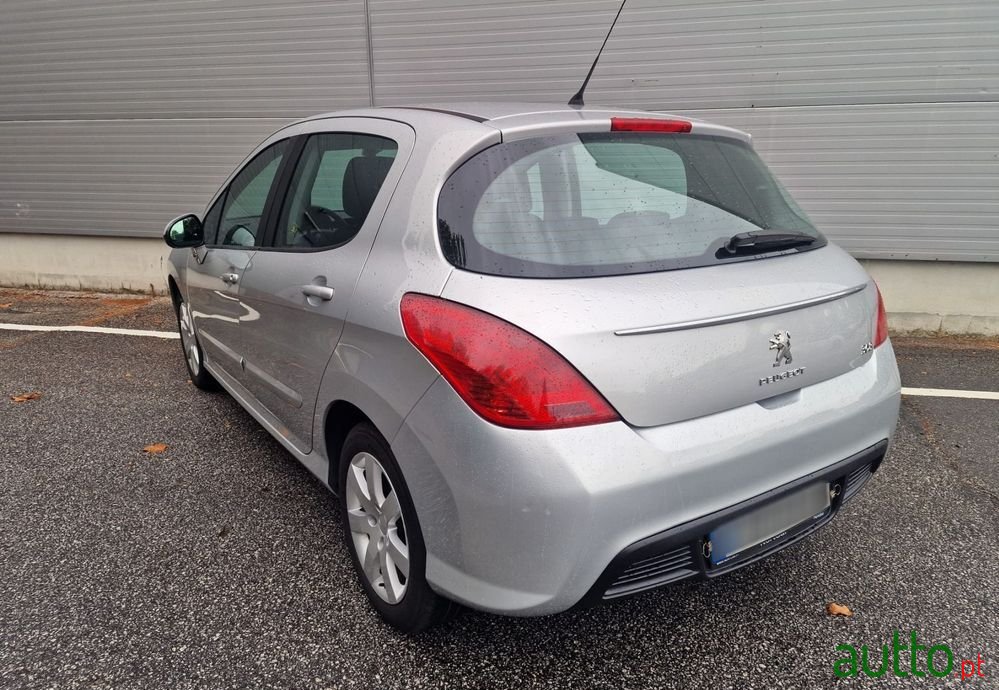 2011' Peugeot 308 photo #3