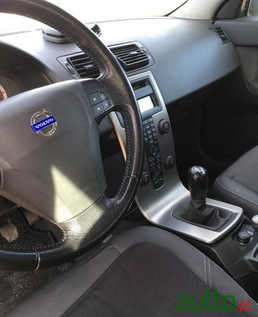 2005' Volvo V50 photo #4