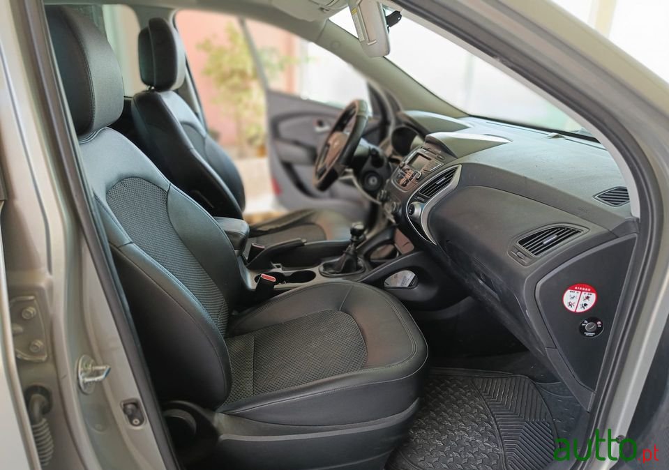 2011' Hyundai ix35 photo #5