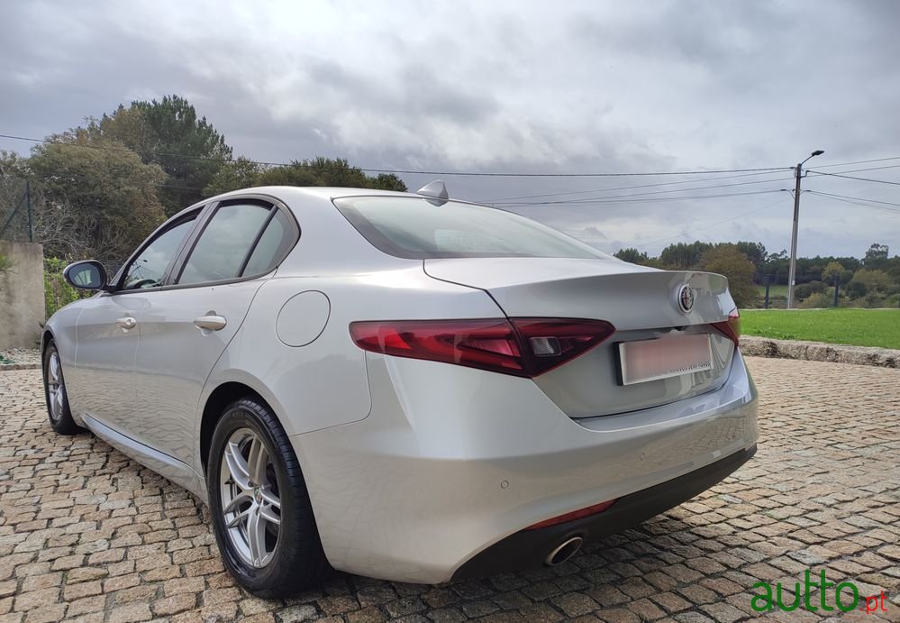 2016' Alfa Romeo Giulia photo #3