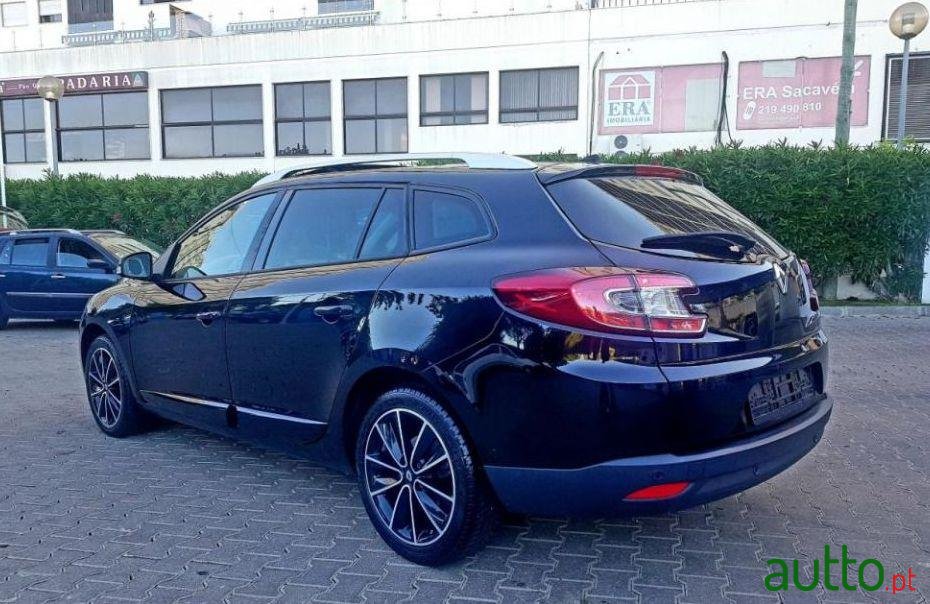 2012' Renault Megane Sport Tourer photo #2